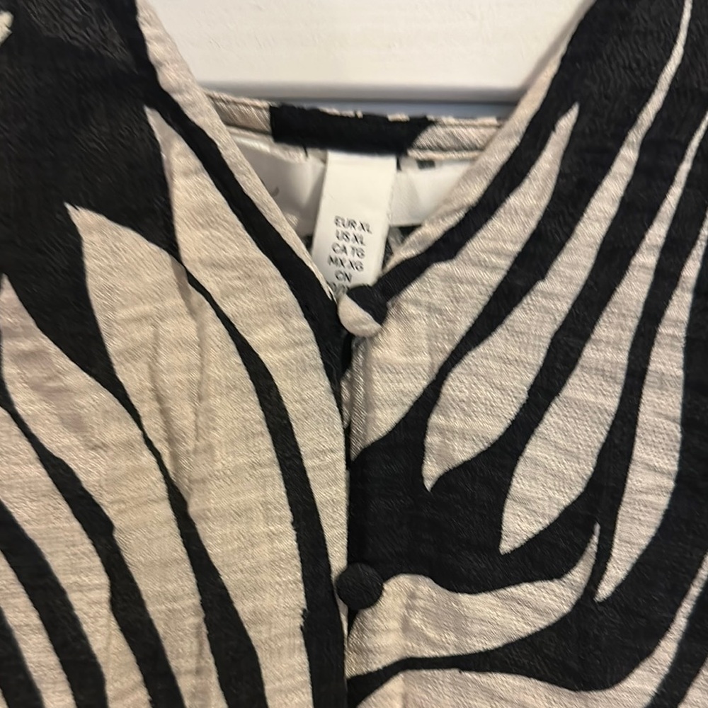 H&M Black and Cream Mini Dress - Picture 2 of 8